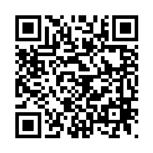 关淑南伸出食指在嘴边做了一个别出声的动作二维码生成