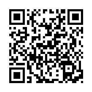 关淑南拿着边学道手写的vip等级划分的草稿二维码生成