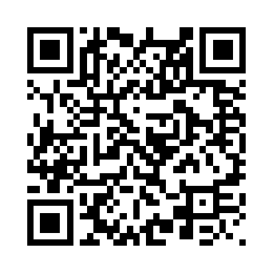 兴奋地讨论着剧情和演员们的表现二维码生成
