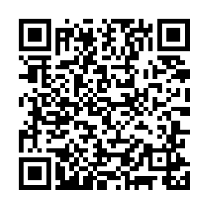 兵毫不犹豫同时在第一格和第三格各摆上一张八阶黄金卡二维码生成