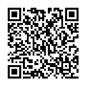 其中一个年轻人眼神却飘向坐在酒吧中间位置的赵长枪二维码生成