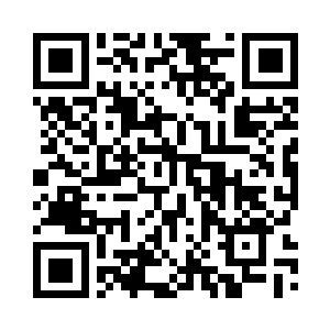 其中一个把手里的篮球丢到了场地里二维码生成