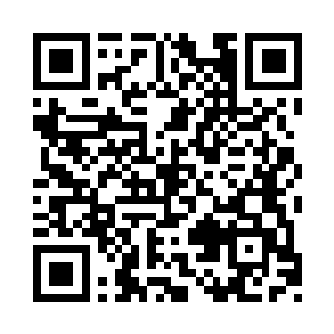 其中一个英国佬一直在用卫星电话边走边说二维码生成