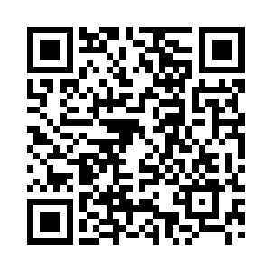 其中一人身上还扛着一头类似蝙蝠一样的家伙二维码生成