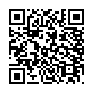 其中一名妇人已经伸手拉紧他的衣服二维码生成