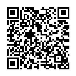 其中一名强臂族魔人捡起了一支好似圆筒般的东西二维码生成