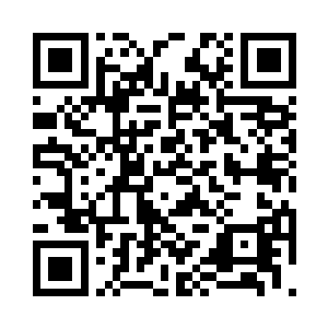 其中一名短须中年男子接过秘信扫了一眼二维码生成