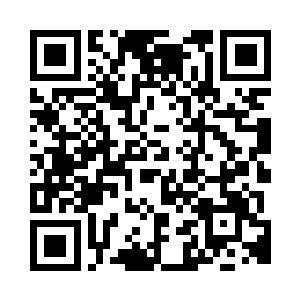 其中一间房子前面卧着一条毛发纯黑的大狗二维码生成