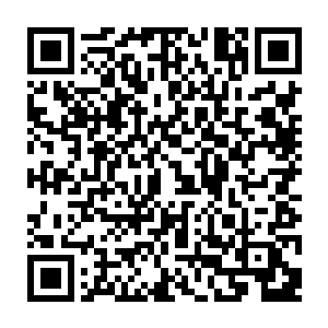 其中竟是有个一米长的圆桶跌落地瞬间碎裂溅出大量油汁物质蔓延十余米长一条二维码生成