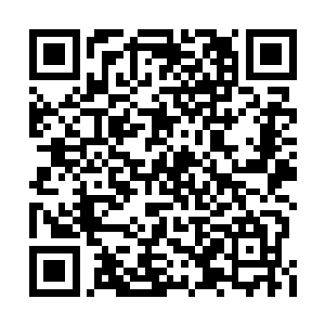 其中那巨大的螺旋桨砸在一辆防空导弹装甲车上二维码生成