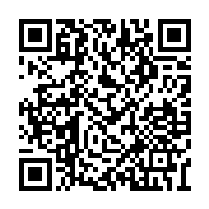 其他所有人只看到了一道闪电从玉石石碑上浮起二维码生成
