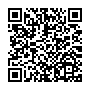 其他的手工作坊都有雕刻者专注地将一块块黑木选料后进行切割二维码生成