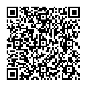 其实在他们准备出安全口的时候李允熙突然和众人告了一声也带着经纪人往旁边的通道走去二维码生成