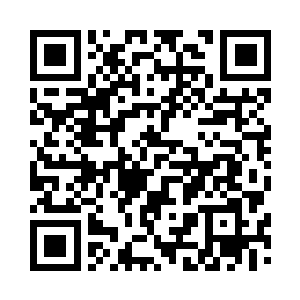 其实没有预约就抵达餐厅的人有许多二维码生成