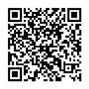 其实这人坐的位置要比乔霆更容易被进房间的人注意到二维码生成