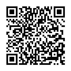其流着泪为丈夫忏悔请求全国民众和解的照片甚至登上了美国的二维码生成