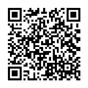 再小心翼翼的将那把沾了毒的匕首用帕子包起来二维码生成