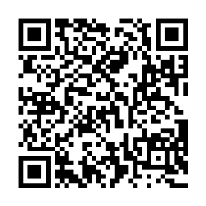 再想想这个男人在自己面前嬉皮笑脸没个正经的无赖样二维码生成