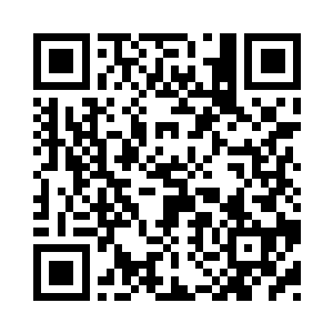 再次向前面人头涌动的事故现场跑过去二维码生成