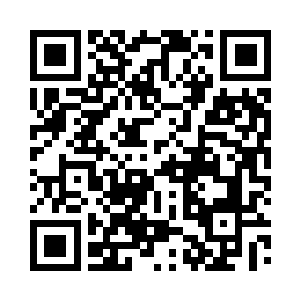 再看床头柜摆的一个半人高的熊猫公仔二维码生成