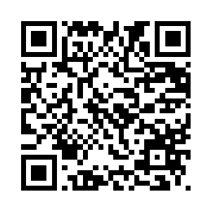 再看被严默抱在怀里的育儿袋……二维码生成
