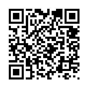 冒充赵勇二叔的侍卫上前就抱住他二维码生成