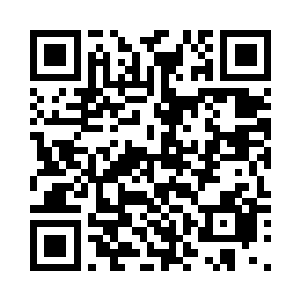 冯文博正神色凝重地给一位老人把脉二维码生成