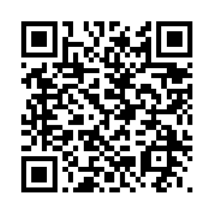 冯西辉甚至拿出笔记本认真作着记录二维码生成