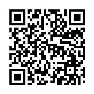 冰冷的弯刀赫然划在了戴娜的脖子上二维码生成