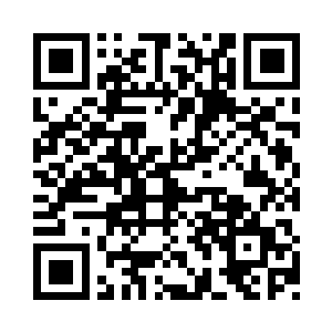 冲一个盘坐在地上的魁梧蛮族低声说了一句二维码生成