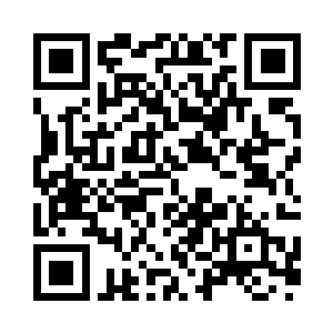 冲一位长着一副典型媒婆样的中年妇女叱喝道二维码生成