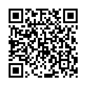 冲着高踞主席台上的三位长老行了一礼二维码生成