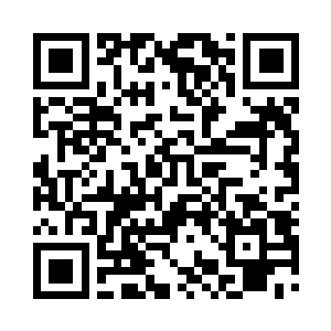 冲站成一排的四名军人敬了个标准的军礼二维码生成