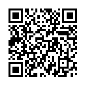 冷轩不时打量着两边千奇百怪的植物二维码生成