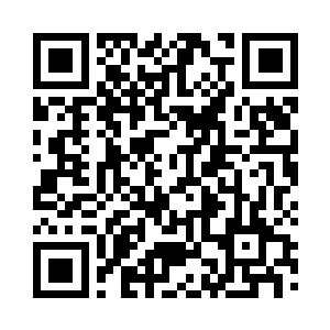 冷轩和楚香瑗在十多名巨灵兽的看押下二维码生成