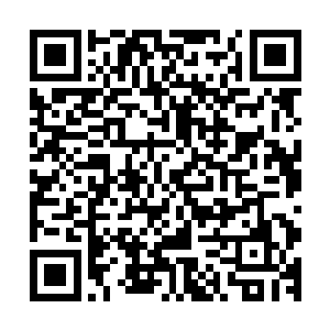 冷轩就看到一群穿着圣门服饰的男子正在对一头妖兽进行围攻二维码生成