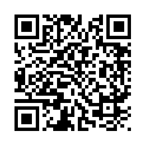 冷轩正一手将跑车的车尾提了起来二维码生成