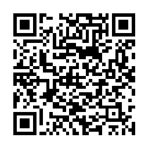 凌予夫妇还要想着如何让乔欧夫妇跟凌煦夫妇错开二维码生成