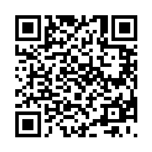 凌予将她一只露在外面的手臂轻轻拿起二维码生成