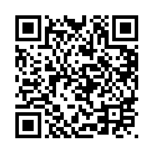 凌寻鹤蹙眉看着楼下怒骂的梁雨馨二维码生成