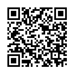 凌菲坐在一边伸手扣住了她的手腕二维码生成