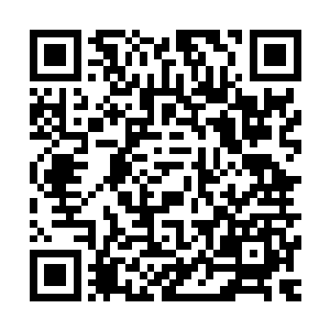 凌菲赶紧坐起来拍胸脯亮手臂肌肉的表示自己身体完全没问题二维码生成