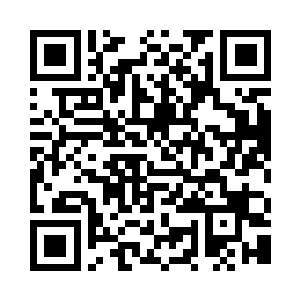 几个一副古怪装扮的人正在气愤的咒骂着二维码生成