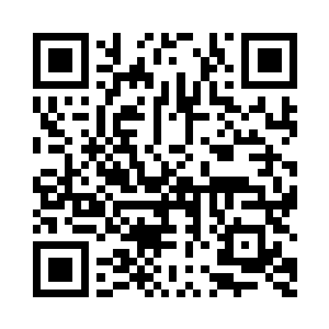 几个托儿所老师的怀里已经抱满了二维码生成