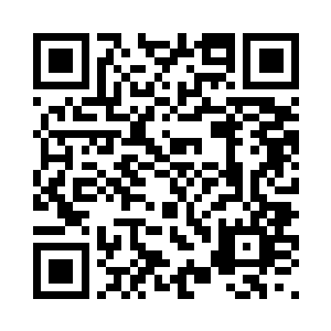 几个校园混子蹲在升旗台旁边吸烟二维码生成