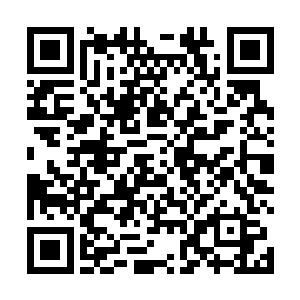 几乎一瞬间就有超过一百双眼睛看向了秦方这边的……二维码生成