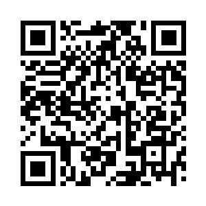 几乎是每隔数百米就拉出这样一道横幅二维码生成