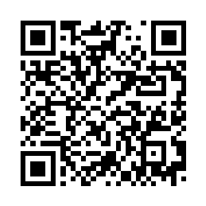 几人不约而同向最近的摊位走过去二维码生成