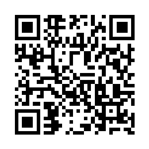 几人穿着普通款式衣裳的人坐在沙发上二维码生成