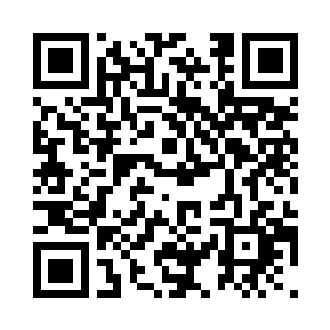 几人说话之时范娇娇正推着虞襄靠近二维码生成